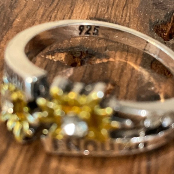 Woman's Size 7 925 Sterling Silver Sunflower Ring With Rhinestones - Picture 9 of 9